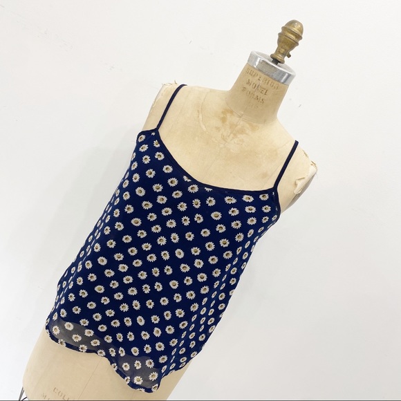 Sans Souci navy daisy chiffon tank. - Picture 5 of 7
